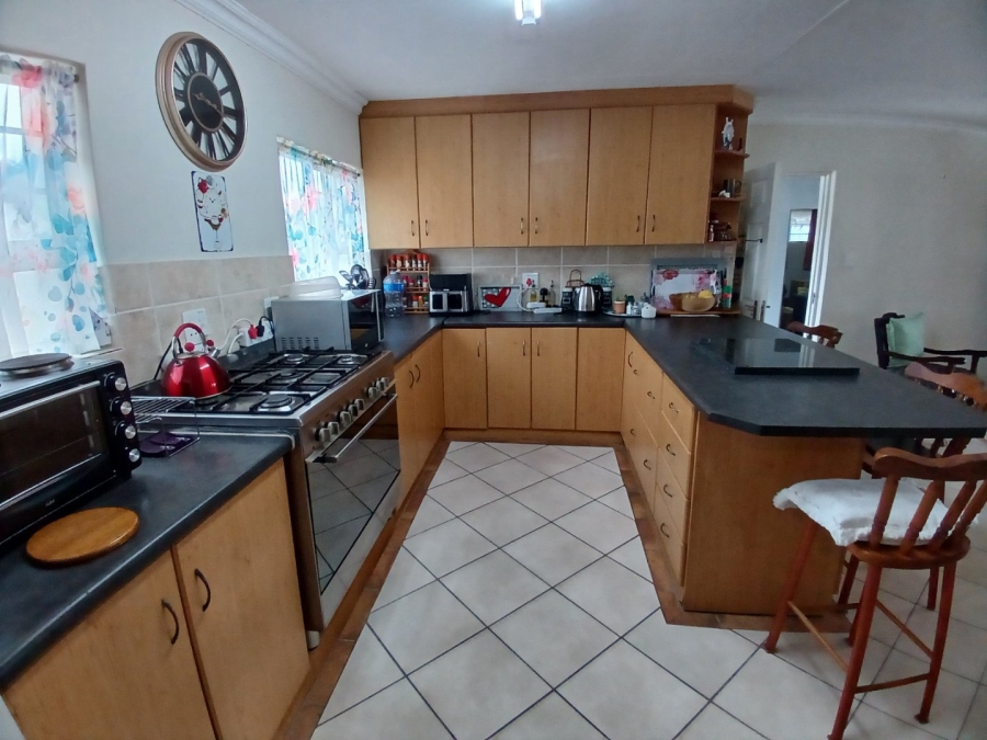 3 Bedroom Property for Sale in Fraaiuitsig Western Cape